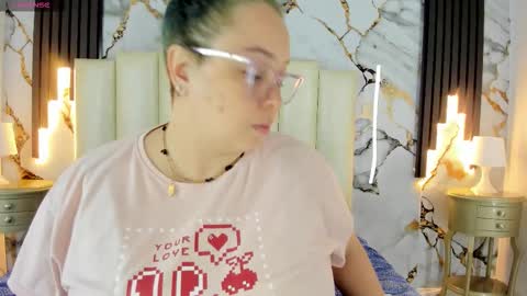 Snapshot of molliebue1 chatting on 09/27/25, 12:32 Hey Guys Im Mollie online show from 09/27/25, 12:32