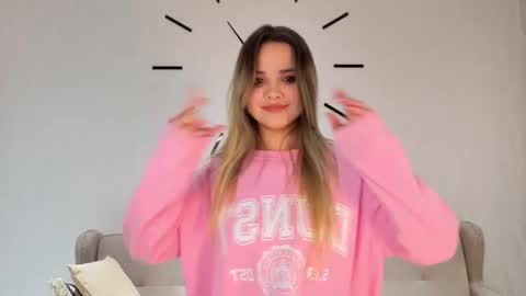 Snapshot of molliedeases chatting on 10/28/25, 06:21 Kate online show from 10/28/25, 06:21