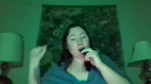 Snapshot of mollsballs123 chatting on 11/05/25, 04:12 mollsballs123 online show from 11/05/25, 04:12