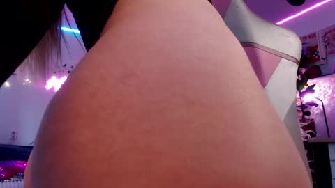    online show from 04/24/26, 03:09