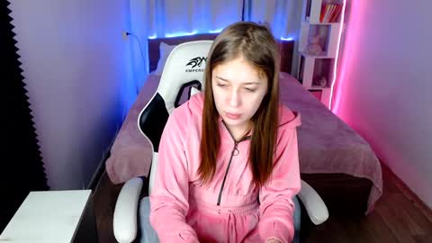 Molly Prvt is open online show from 01/22/25, 11:56