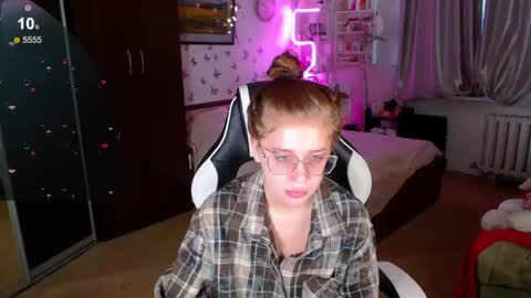 Molly Prvt is open online show from 04/29/26, 11:47