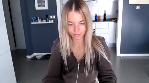 Molly online show from 12/10/24, 01:33