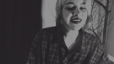 Molly Crow online show from 01/25/25, 11:43