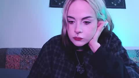 Molly Crow online show from 02/06/25, 07:24