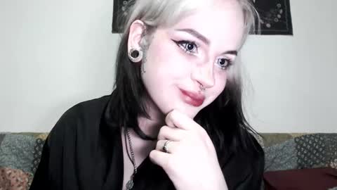 Molly Crow online show from 03/09/25, 10:41