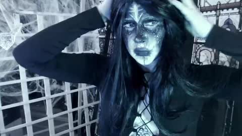 Molly Crow online show from 04/03/26, 12:08