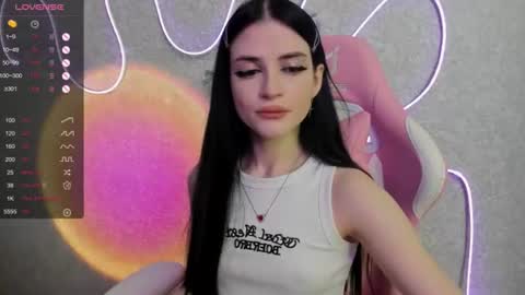 Snapshot of molly_crystall chatting on 06/29/26, 03:57 Molly - online show from 06/29/26, 03:57