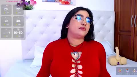 Snapshot of molly_curvyhot chatting on 09/30/25, 03:06 molly_curvyhot online show from 09/30/25, 03:06