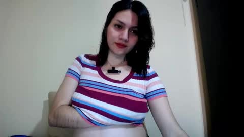 Snapshot of molly_fragance chatting on 10/06/25, 07:11 Molly online show from 10/06/25, 07:11
