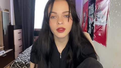 molly_kinkli online show from 04/19/26, 08:13