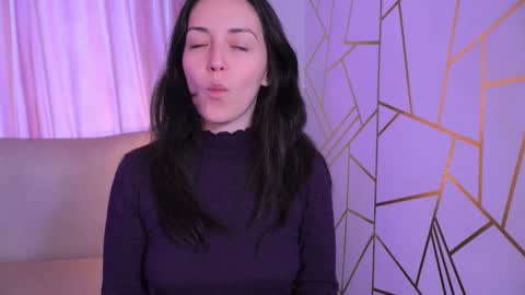   MOLLY   online show from 11/10/25, 03:00