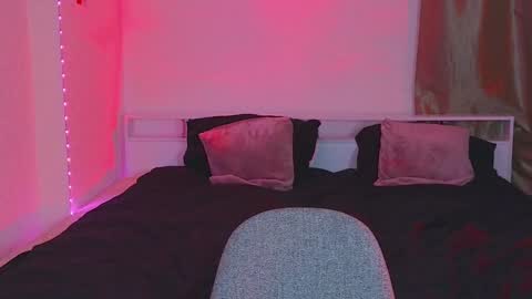 molly_millerr online show from 12/28/24, 05:46