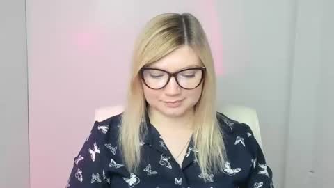 Molly online show from 11/04/25, 01:10