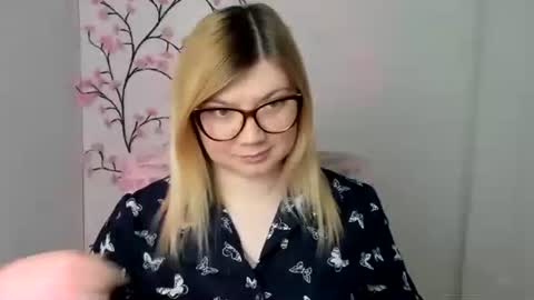 Molly online show from 04/08/26, 11:32