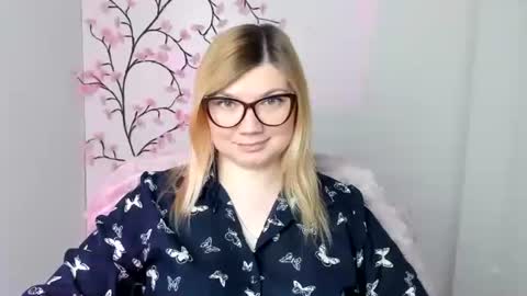 Molly online show from 04/15/26, 11:39