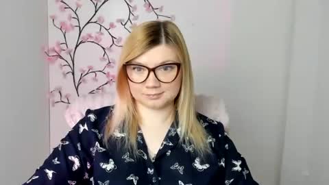 Molly online show from 04/22/26, 11:34