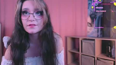 Snapshot of molly_phoenix chatting on 10/29/25, 08:21 Molly online show from 10/29/25, 08:21