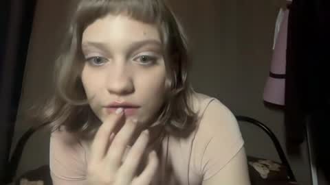 molly_poly online show from 04/18/26, 06:12