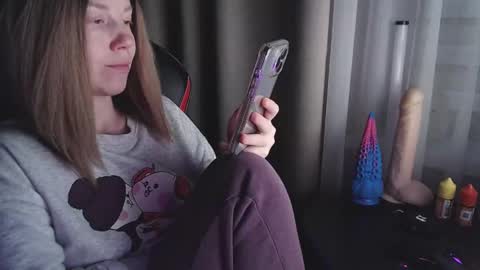 I have new photos come and see with love Molly online show from 02/16/25, 05:37