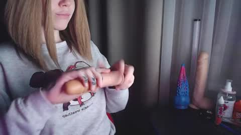 I have new photos come and see with love Molly online show from 03/09/25, 01:25