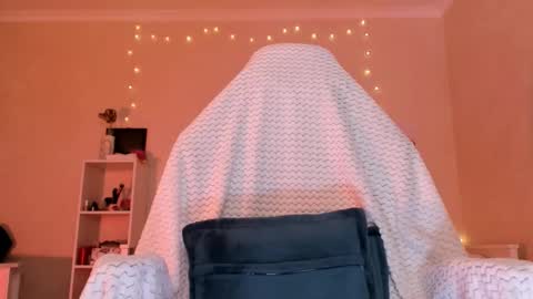 Molly online show from 10/25/25, 03:58