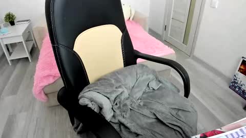 Snapshot of molly_sweetbaby chatting on 09/11/25, 12:16 Ill tell you when were private online show from 09/11/25, 12:16