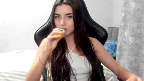 Molly online show from 11/22/25, 08:52