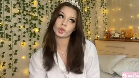 Snapshot of mollybibe chatting on 05/16/26, 11:42 Molly online show from 05/16/26, 11:42