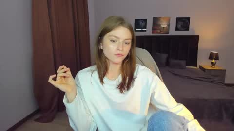 Snapshot of mollydangerous chatting on 12/19/24, 10:56 Taisha online show from 12/19/24, 10:56