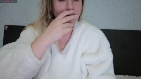 Snapshot of mollyforyou chatting on 11/21/25, 02:16 Nica follow me online show from 11/21/25, 02:16