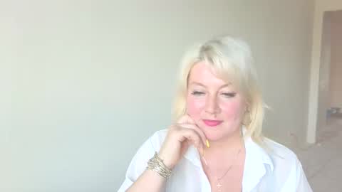 Mollyjoyq online show from 05/17/26, 03:52
