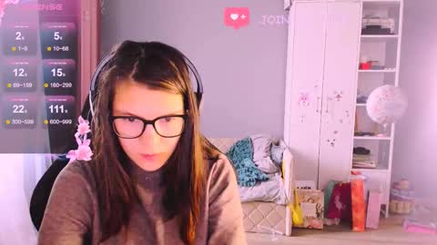  KIRA  online show from 11/13/25, 06:23