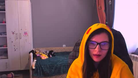  KIRA  online show from 12/05/25, 06:44