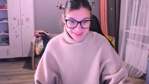  KIRA  online show from 12/16/25, 02:05