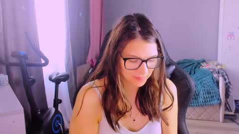  KIRA  online show from 04/04/26, 09:07