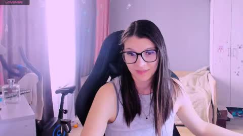  KIRA  online show from 04/20/26, 05:54