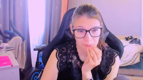  KIRA  online show from 04/29/26, 06:17