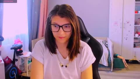 Snapshot of mollylollipop20 chatting on 06/01/26, 02:46 KIRA online show from 06/01/26, 02:46