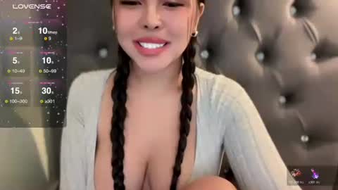 Snapshot of mollysky_smith chatting on 10/31/25, 04:57 molly online show from 10/31/25, 04:57