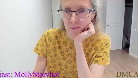 Snapshot of mollystory chatting on 11/20/25, 06:46 AngelMomm online show from 11/20/25, 06:46