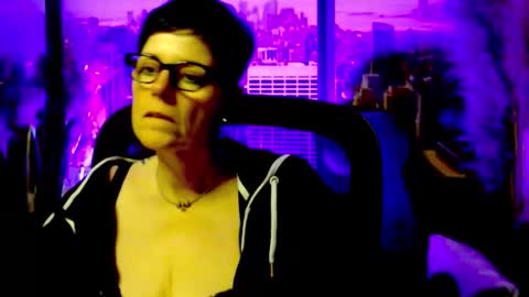 Snapshot of mollysun chatting on 05/13/26, 06:05 MollySun Nina Randmann online show from 05/13/26, 06:05