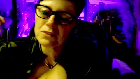 Snapshot of mollysun chatting on 05/19/26, 02:45 MollySun Nina Randmann online show from 05/19/26, 02:45