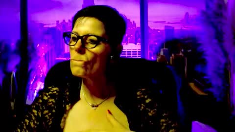 Snapshot of mollysun chatting on 05/25/26, 04:35 MollySun Nina Randmann online show from 05/25/26, 04:35