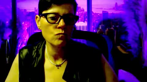 Snapshot of mollysun chatting on 06/08/26, 03:01 MollySun Nina Randmann online show from 06/08/26, 03:01