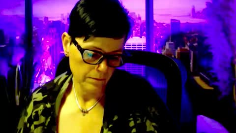 Snapshot of mollysun chatting on 06/11/26, 04:38 MollySun Nina Randmann online show from 06/11/26, 04:38