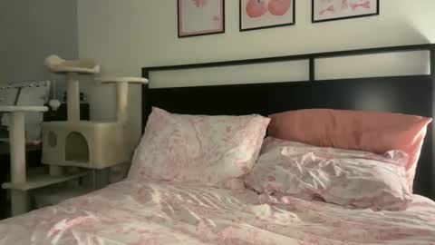 Molly Moon online show from 04/22/26, 05:43