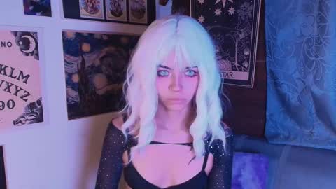 Snapshot of mollyycrystal chatting on 09/22/25, 03:30 mollyycrystal online show from 09/22/25, 03:30