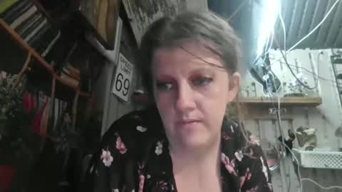 Molotovfoxtail online show from 11/30/25, 04:49