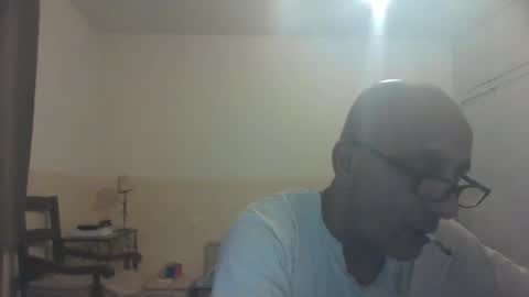 Snapshot of moment71200 chatting on 12/31/24, 10:01 moment71200 online show from 12/31/24, 10:01